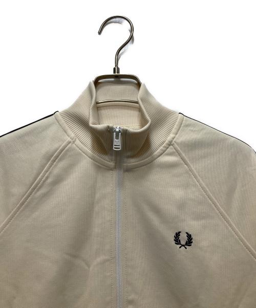 FRED PERRY（フレッドペリー）FRED PERRY (フレッドペリー) Taped Track Jacket（クロップドテープド トラックジャケット）J4133/Z25 ベージュ サイズ:36の古着・服飾アイテム