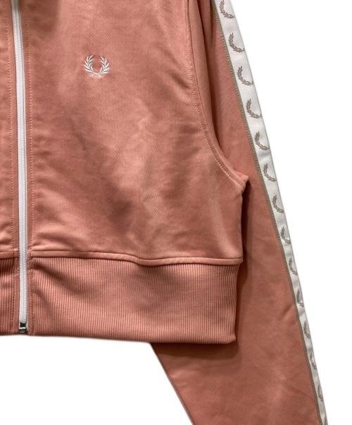 FRED PERRY（フレッドペリー）FRED PERRY (フレッドペリー) Cropped Taped Track Jacket（クロップドテープド トラックジャケット）J4133/Z25 ピンク サイズ:38の古着・服飾アイテム