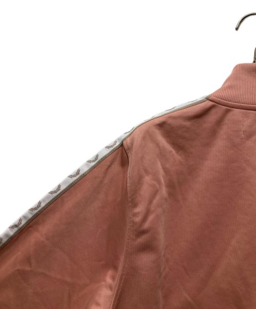 FRED PERRY（フレッドペリー）FRED PERRY (フレッドペリー) Cropped Taped Track Jacket（クロップドテープド トラックジャケット）J4133/Z25 ピンク サイズ:38の古着・服飾アイテム