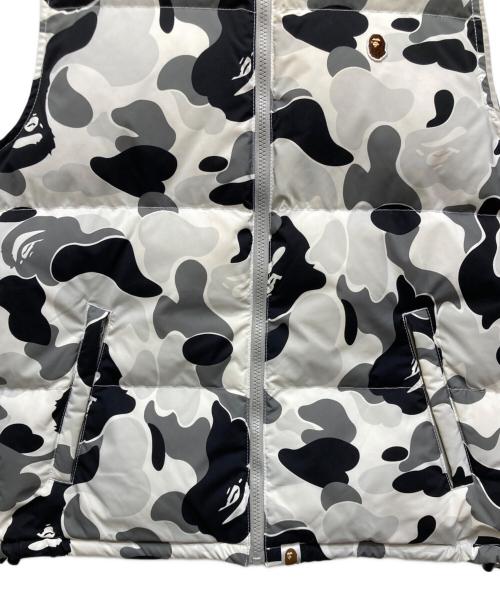 A BATHING APE（アベイシングエイプ）A BATHING APE (アベイシングエイプ) ABC CAMO REVERSIBLE DOWN VEST　23AW  グレー サイズ:Sの古着・服飾アイテム