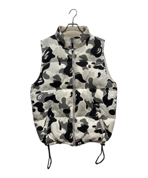 A BATHING APE（アベイシングエイプ）A BATHING APE (アベイシングエイプ) ABC CAMO REVERSIBLE DOWN VEST　23AW  グレー サイズ:Sの古着・服飾アイテム