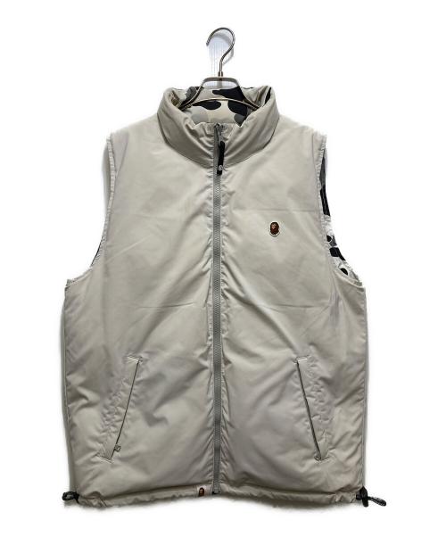 A BATHING APE（アベイシングエイプ）A BATHING APE (アベイシングエイプ) ABC CAMO REVERSIBLE DOWN VEST　23AW  グレー サイズ:Sの古着・服飾アイテム
