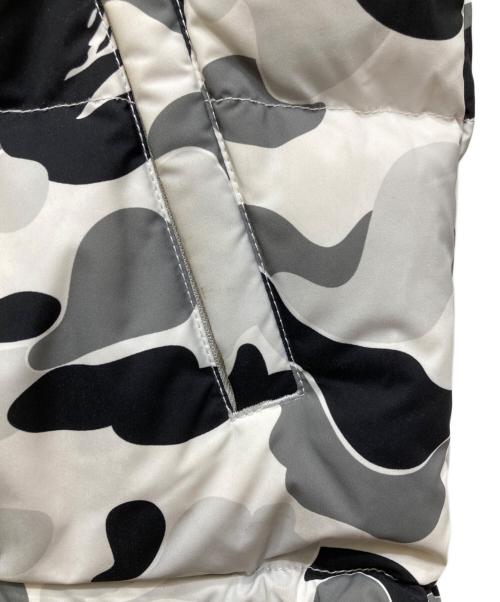A BATHING APE（アベイシングエイプ）A BATHING APE (アベイシングエイプ) ABC CAMO REVERSIBLE DOWN VEST　23AW  グレー サイズ:Sの古着・服飾アイテム