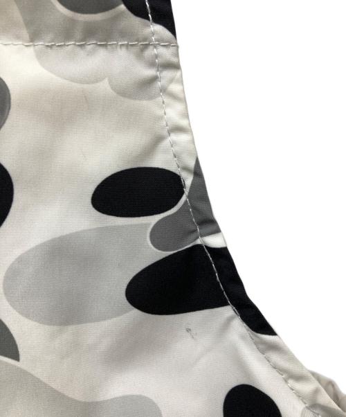 A BATHING APE（アベイシングエイプ）A BATHING APE (アベイシングエイプ) ABC CAMO REVERSIBLE DOWN VEST　23AW  グレー サイズ:Sの古着・服飾アイテム