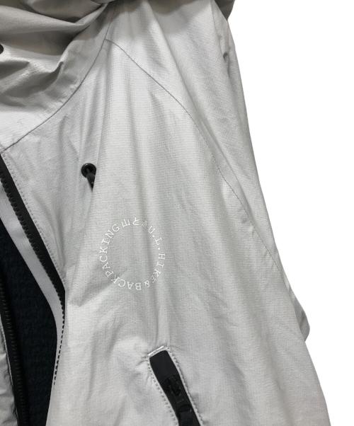 山と道（ヤマトミチ）山と道 (ヤマトミチ) All-weather Alpha Jacket(オールウェザーアルファジャケット)　 Glacier White サイズ:Lの古着・服飾アイテム