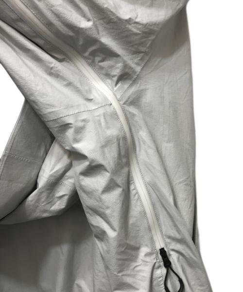 山と道（ヤマトミチ）山と道 (ヤマトミチ) All-weather Alpha Jacket(オールウェザーアルファジャケット)　 Glacier White サイズ:Lの古着・服飾アイテム