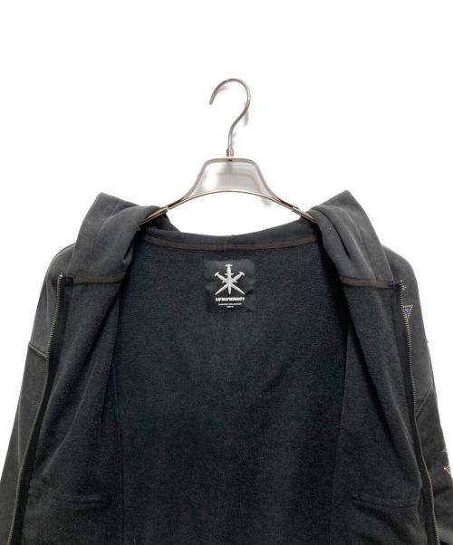 Unknown london（アンノウンロンドン）Unknown london (アンノウンロンドン) Outline Cross Rhinestone Zip Hoodie (アウトサイドクロス ラインストーン ジップフーディ) / スウェット パーカー グレー サイズ:Mの古着・服飾アイテム