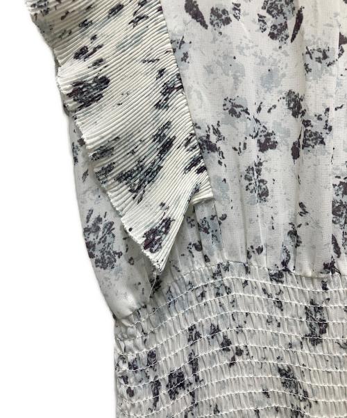 Snidel（スナイデル）Snidel (スナイデル) Sustainableフリルワンピース ホワイトの古着・服飾アイテム