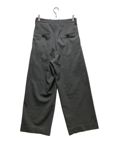 m's braque（エムズブラック）M'S BRAQUE (エムズブラック) TUCKED BAGGY PANTS(タックバギーパンツ) グレー サイズ:36の古着・服飾アイテム