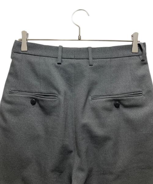 m's braque（エムズブラック）M'S BRAQUE (エムズブラック) TUCKED BAGGY PANTS(タックバギーパンツ) グレー サイズ:36の古着・服飾アイテム