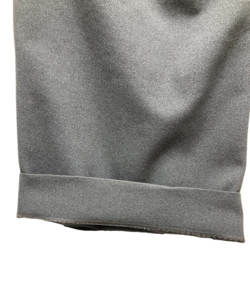m's braque（エムズブラック）M'S BRAQUE (エムズブラック) TUCKED BAGGY PANTS(タックバギーパンツ) グレー サイズ:36の古着・服飾アイテム