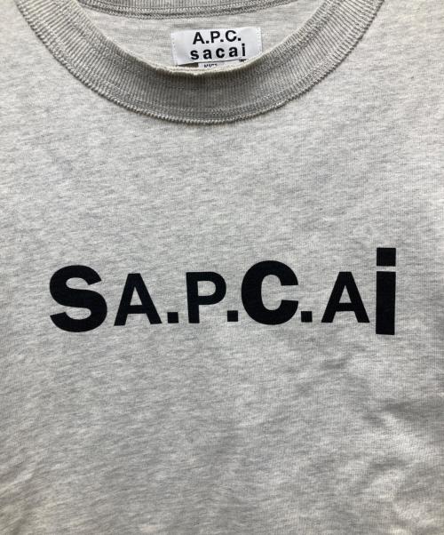 A.P.C.（アーペーセー）A.P.C. (アーペーセー) sacai (サカイ) SIDE ZIP LOGO TEE/サイドジップロゴティ グレー サイズ:XXSの古着・服飾アイテム