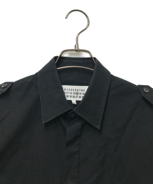 Maison Margiela（メゾンマルジェラ）Maison Margiela (メゾンマルジェラ) エポレットコットンブロード比翼シャツ ブラック サイズ:38の古着・服飾アイテム