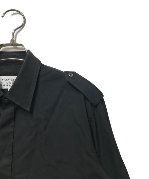 Maison Margiela（メゾンマルジェラ）Maison Margiela (メゾンマルジェラ) エポレットコットンブロード比翼シャツ ブラック サイズ:38の古着・服飾アイテム