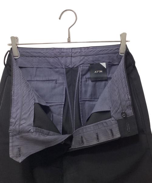 ATON（エイトン）ATON (エイトン) BACK SATIN BASIC PANTS（バックサテンベーシックパンツ）PR.AG.HA.0807 ブラック サイズ:04の古着・服飾アイテム