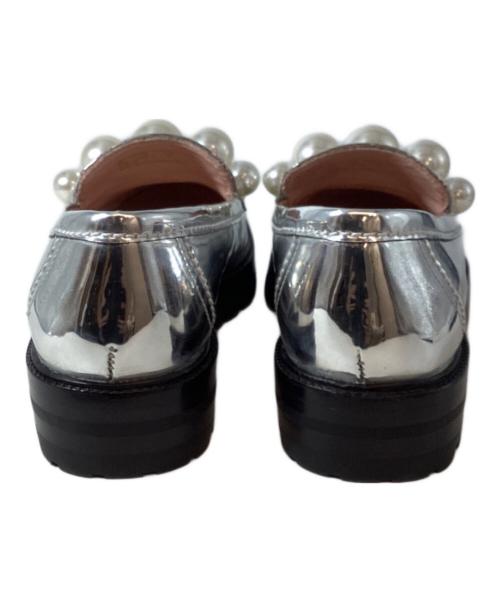 Kate Spade（ケイトスペード）Kate Spade (ケイトスペード) Posh Pearl Loafer(ポッシュパールローファー) KJ128 / メタリック ローファー シルバー サイズ:5.5Bの古着・服飾アイテム