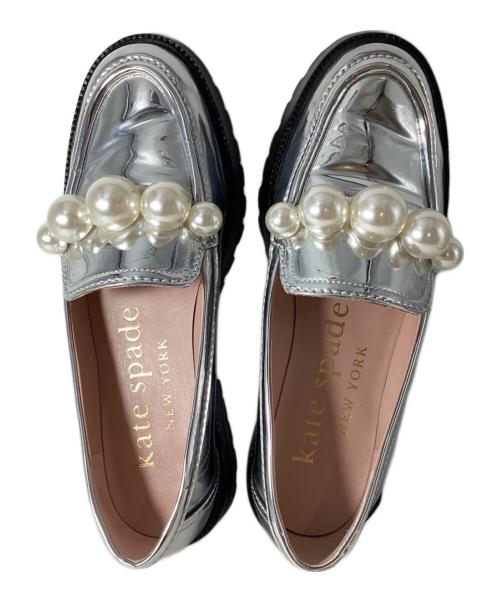 Kate Spade（ケイトスペード）Kate Spade (ケイトスペード) Posh Pearl Loafer(ポッシュパールローファー) KJ128 / メタリック ローファー シルバー サイズ:5.5Bの古着・服飾アイテム