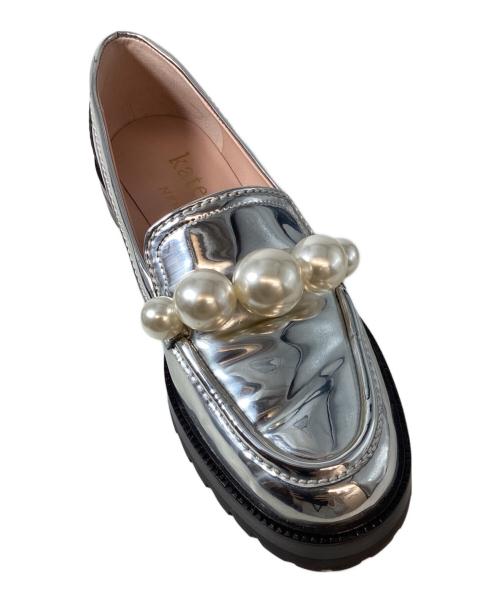 Kate Spade（ケイトスペード）Kate Spade (ケイトスペード) Posh Pearl Loafer(ポッシュパールローファー) KJ128 / メタリック ローファー シルバー サイズ:5.5Bの古着・服飾アイテム