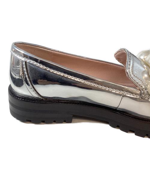 Kate Spade（ケイトスペード）Kate Spade (ケイトスペード) Posh Pearl Loafer(ポッシュパールローファー) KJ128 / メタリック ローファー シルバー サイズ:5.5Bの古着・服飾アイテム