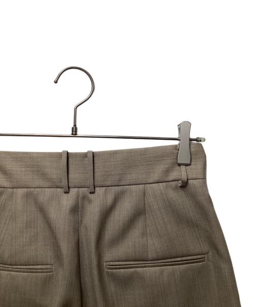 ATON（エイトン）ATON (エイトン) WOOL GABARDINE（ウールギャバジン）| テーパードタックパンツ PRAGSW0808 / スラックス ブラウン サイズ:01の古着・服飾アイテム