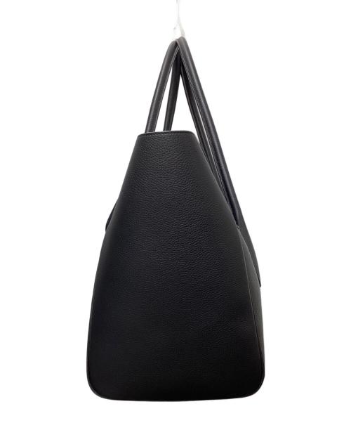 Ferragamo（フェラガモ）Ferragamo (フェラガモ) EAST WEST TOTE BAG （イーストウエストトートバッグ）/ カーフスキン フラップトートバッグ ブラックの古着・服飾アイテム
