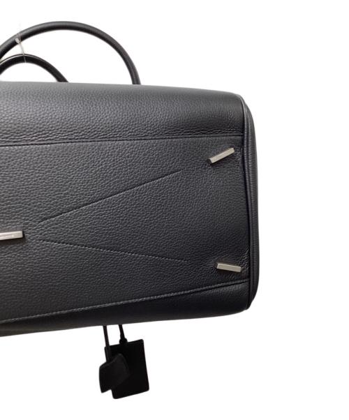 Ferragamo（フェラガモ）Ferragamo (フェラガモ) EAST WEST TOTE BAG （イーストウエストトートバッグ）/ カーフスキン フラップトートバッグ ブラックの古着・服飾アイテム
