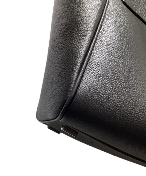Ferragamo（フェラガモ）Ferragamo (フェラガモ) EAST WEST TOTE BAG （イーストウエストトートバッグ）/ カーフスキン フラップトートバッグ ブラックの古着・服飾アイテム