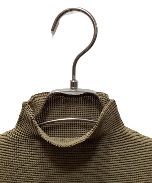 ISSEY MIYAKE（イッセイミヤケ）ISSEY MIYAKE (イッセイミヤケ) プリーツブラウス カーキ サイズ:3の古着・服飾アイテム