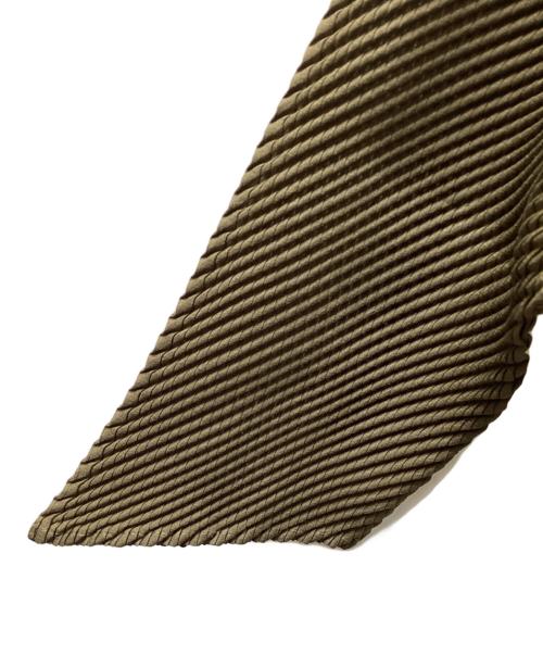 ISSEY MIYAKE（イッセイミヤケ）ISSEY MIYAKE (イッセイミヤケ) プリーツブラウス カーキ サイズ:3の古着・服飾アイテム