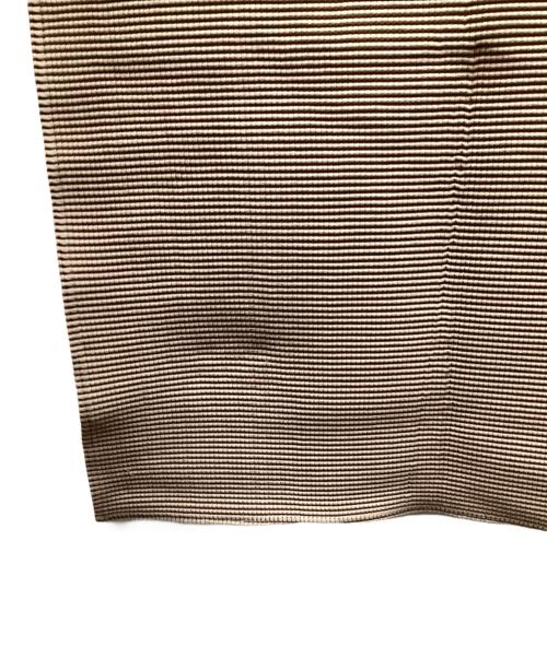ISSEY MIYAKE（イッセイミヤケ）ISSEY MIYAKE (イッセイミヤケ) プリーツブラウス ベージュ サイズ:Mの古着・服飾アイテム