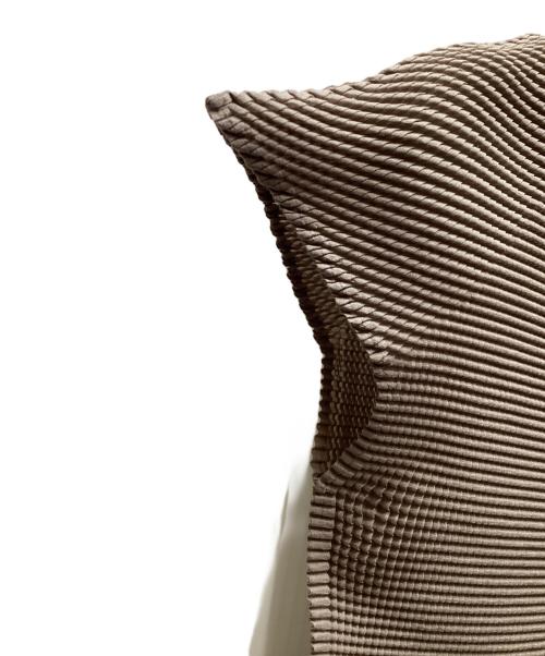 ISSEY MIYAKE（イッセイミヤケ）ISSEY MIYAKE (イッセイミヤケ) プリーツブラウス ベージュ サイズ:Mの古着・服飾アイテム