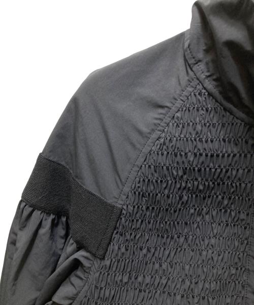 3.1 phillip lim（スリーワンフィリップリム）3.1 phillip lim (スリーワンフィリップリム) RECYCLED TECH POLY JACKET W SMOCKING(リサイクルドテックポリジャケットダブルスモーキング)　 ブラック サイズ:XSの古着・服飾アイテム