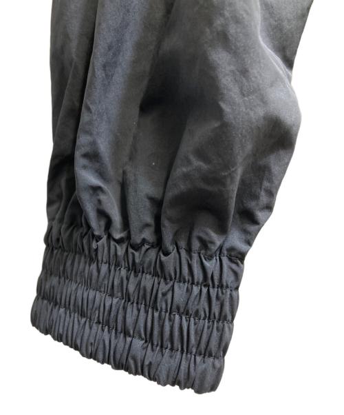 3.1 phillip lim（スリーワンフィリップリム）3.1 phillip lim (スリーワンフィリップリム) RECYCLED TECH POLY JACKET W SMOCKING(リサイクルドテックポリジャケットダブルスモーキング)　 ブラック サイズ:XSの古着・服飾アイテム