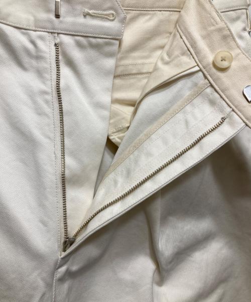 AURALEE（オーラリー）AURALEE (オーラリー) WASHED FINX CHINO ONEーTUCK PANTS(ウォッシュドフィンクスチノワンタックパンツ)　 アイボリー サイズ:3の古着・服飾アイテム