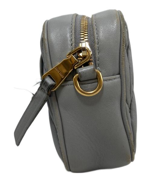 MIU MIU（ミュウミュウ）MIU MIU (ミュウミュウ) マテラッセチェーンショルダーバッグ 5BL005 ブルーの古着・服飾アイテム