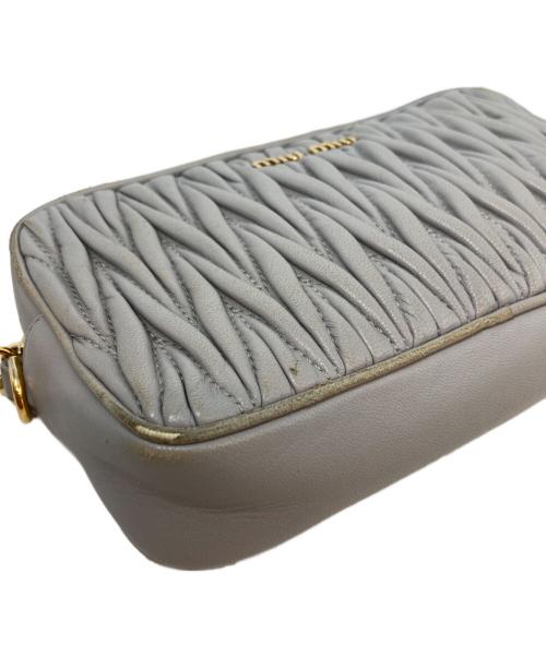MIU MIU（ミュウミュウ）MIU MIU (ミュウミュウ) マテラッセチェーンショルダーバッグ 5BL005 ブルーの古着・服飾アイテム
