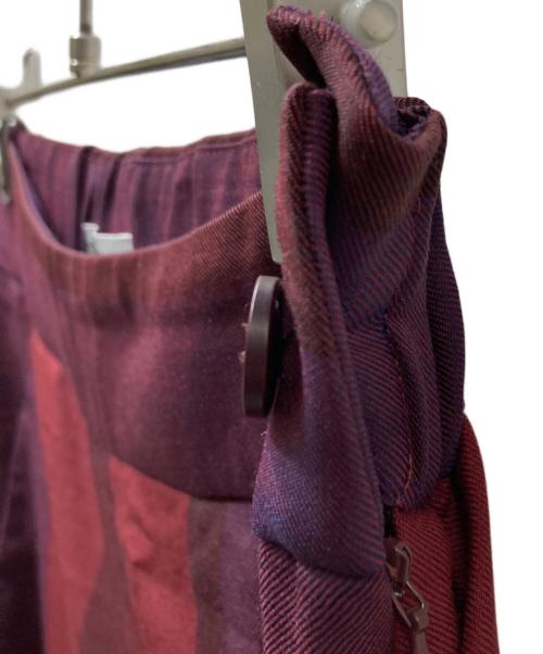 ISSEY MIYAKE（イッセイミヤケ）ISSEY MIYAKE (イッセイミヤケ) ストライプワイドパンツ IM74FF509 レッド サイズ:2の古着・服飾アイテム