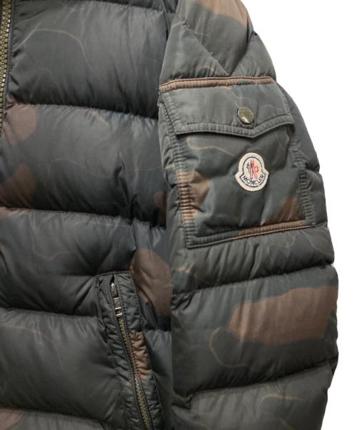 MONCLER（モンクレール）MONCLER (モンクレール) マヤ カモ柄ダウンジャケット グリーンの古着・服飾アイテム