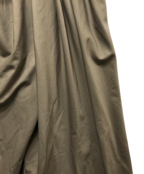 LOEWE（ロエベ）LOEWE (ロエベ) Draped trousers in cotton and silk/ドレープドトラウザーズインコットンアンドシルクパンツ H526Y04WGM /25SS ベージュ サイズ:46の古着・服飾アイテム