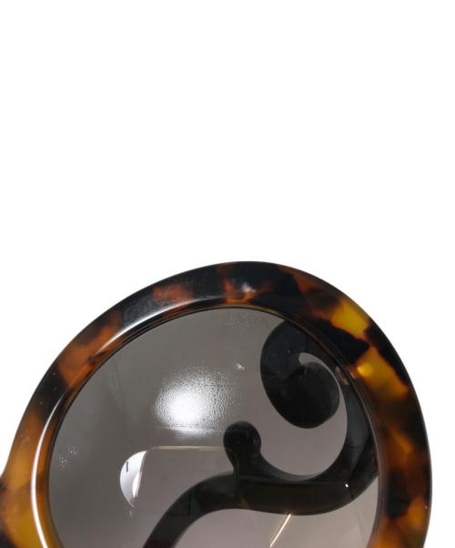 PRADA（プラダ）PRADA (プラダ) ミニマルバロック サングラス ブラウン サイズ:55□22の古着・服飾アイテム