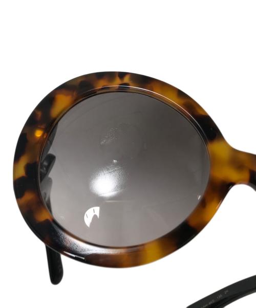 PRADA（プラダ）PRADA (プラダ) ミニマルバロック サングラス ブラウン サイズ:55□22の古着・服飾アイテム