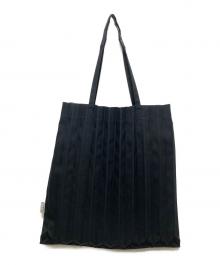me ISSEY MIYAKE（ミーイッセイ ミヤケ）の古着「TRUNK PLEATS BAG」｜ブラック