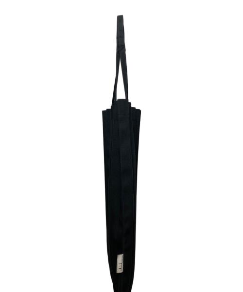 me ISSEY MIYAKE（ミーイッセイ ミヤケ）me ISSEY MIYAKE (ミーイッセイ ミヤケ) TRUNK PLEATS BAG ブラックの古着・服飾アイテム
