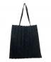 me ISSEY MIYAKE (ミーイッセイ ミヤケ) TRUNK PLEATS BAG ブラック：8000円
