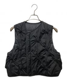 ENFOLD（エンフォルド）の古着「STRETCH TAFFETA FLOWER-GATHER VEST　24AW」｜ブラック