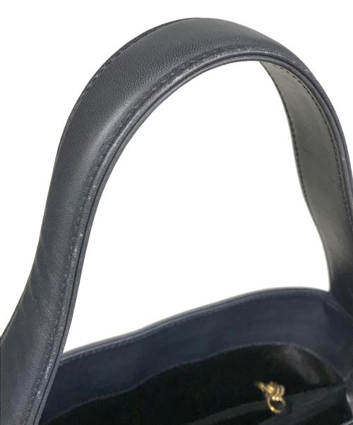 Salvatore Ferragamo（サルヴァトーレ フェラガモ）Salvatore Ferragamo (サルヴァトーレ フェラガモ) ヴァラリボンハンドバッグ　BA214180 ネイビーの古着・服飾アイテム