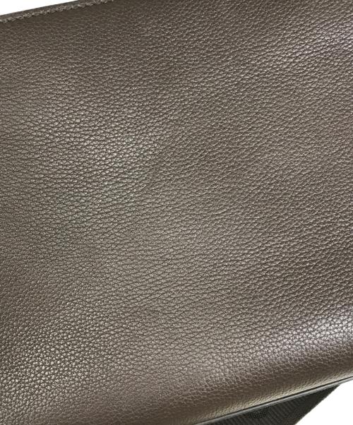 Ferragamo（フェラガモ）Ferragamo (フェラガモ) HUG MESSENGER BAG（ハグ メッセンジャーバッグ）LD-241790 / ガンチーニ ショルダーバッグ ブラウンの古着・服飾アイテム