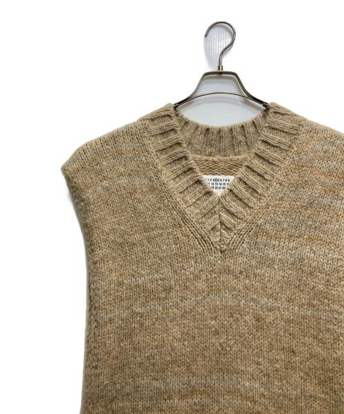 Maison Margiela（メゾンマルジェラ）Maison Margiela (メゾンマルジェラ) DYE KNIT VEST (ダイニットベスト）S51TH0081 ベージュ サイズ:Mの古着・服飾アイテム