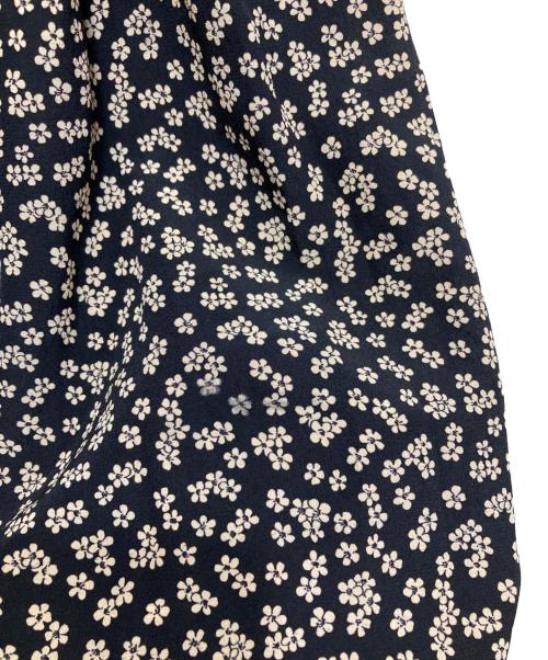 CELINE（セリーヌ）CELINE (セリーヌ) 花柄シルク ミディ プリーツ スカート 2J026479K ブラック サイズ:40の古着・服飾アイテム