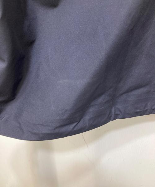 AKAD（エーケーエーディー）AKAD (エーケーエーディー) SIGNATURE TECH RAIN SHELL PARKA（シグネチャー テックレインシェルパーカー） / ナイロンジャケット AKAD001 ネイビー サイズ:Mの古着・服飾アイテム